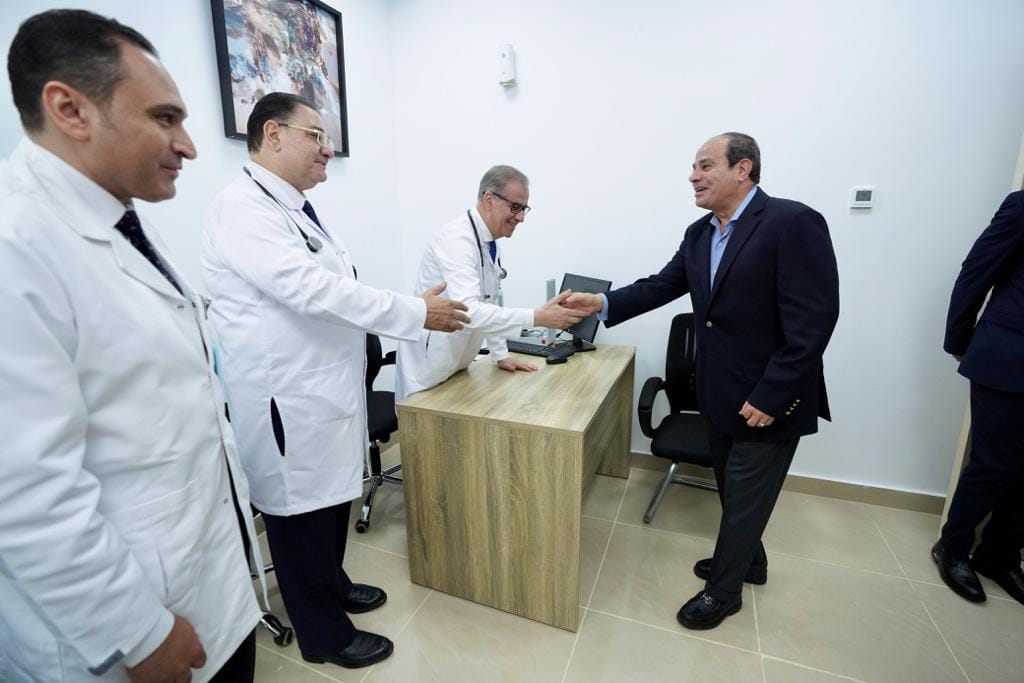 السيسي يجري الكشف الطبي لاستكمال إجراءات ترشحه للرئاسه