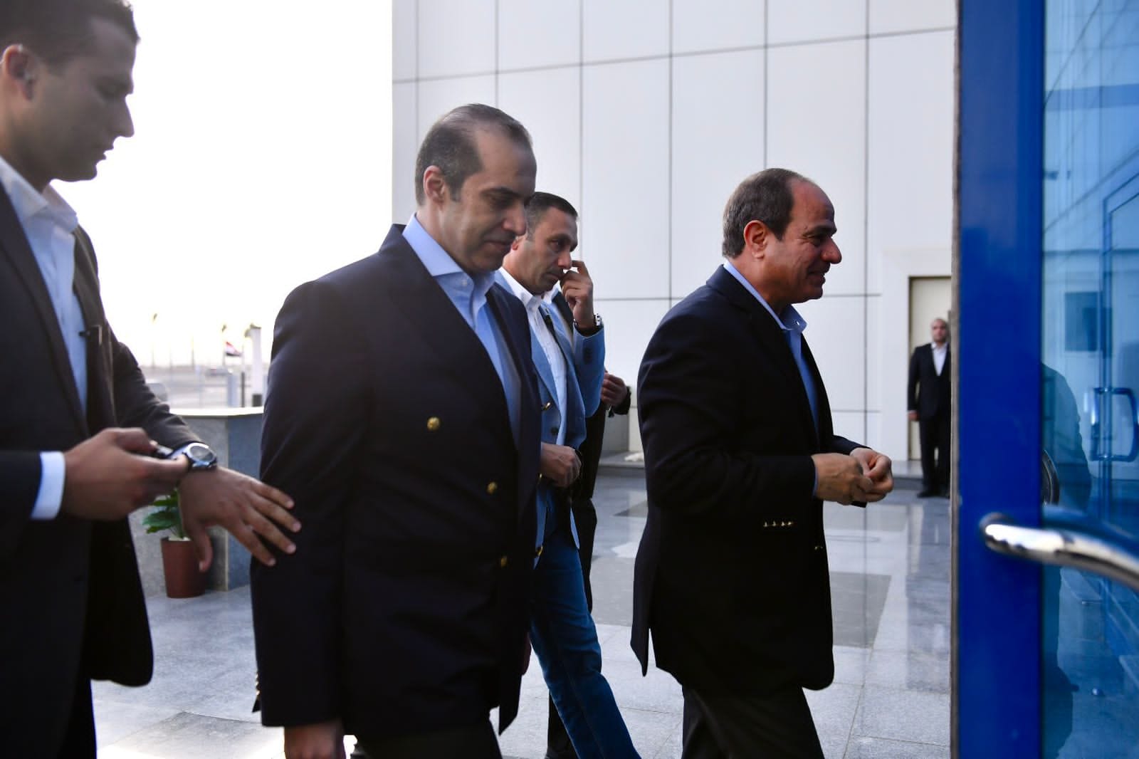 السيسي يجري الكشف الطبي لاستكمال إجراءات ترشحه للرئاسه