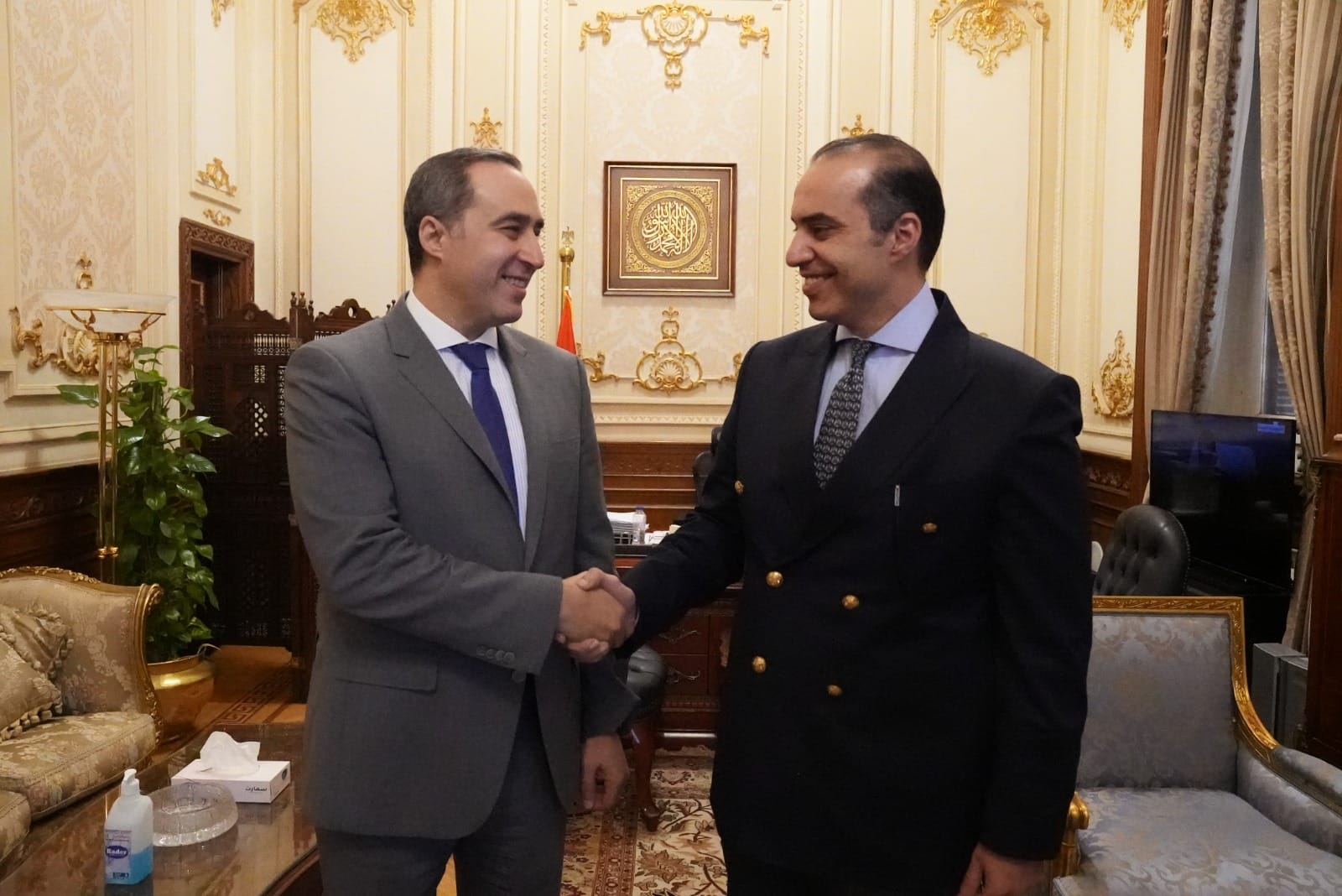 وكيل المرشح الرئاسي يقدم أوراق ترشحه للهيئة الوطنية