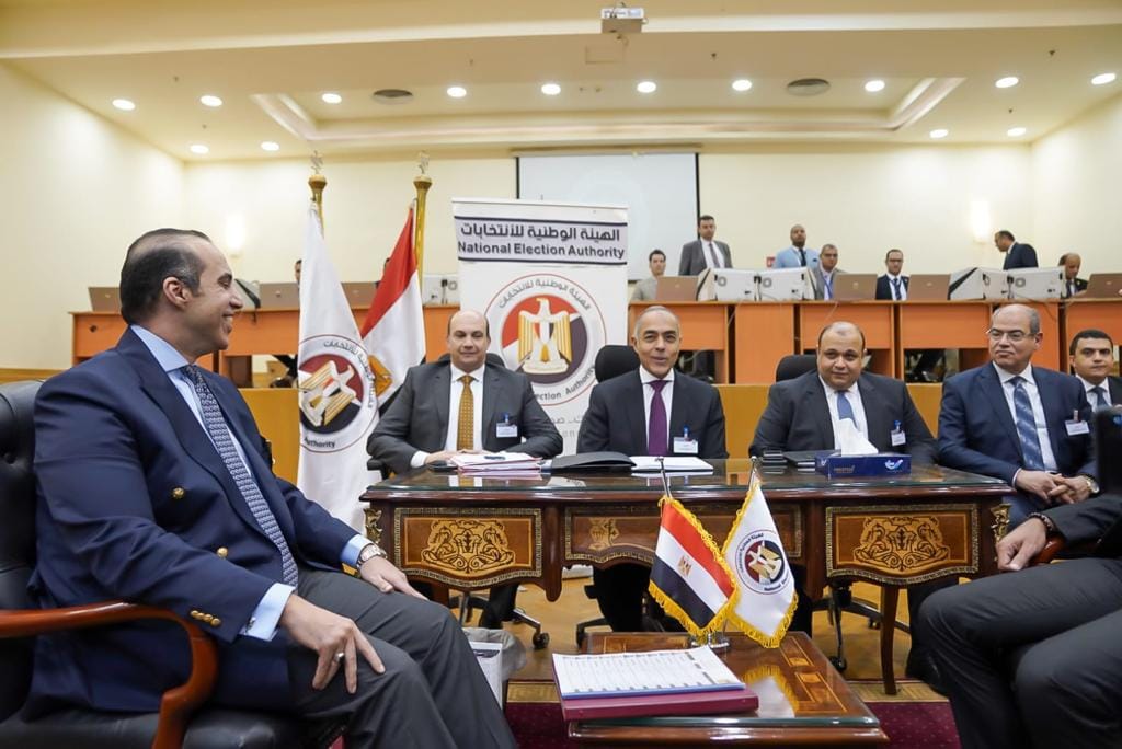 وكيل المرشح الرئاسي يقدم أوراق ترشحه للهيئة الوطنية