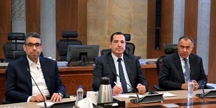 الحكومة والصناع والتجار يتوافقون على مبادرة لخفض أسعار السلع