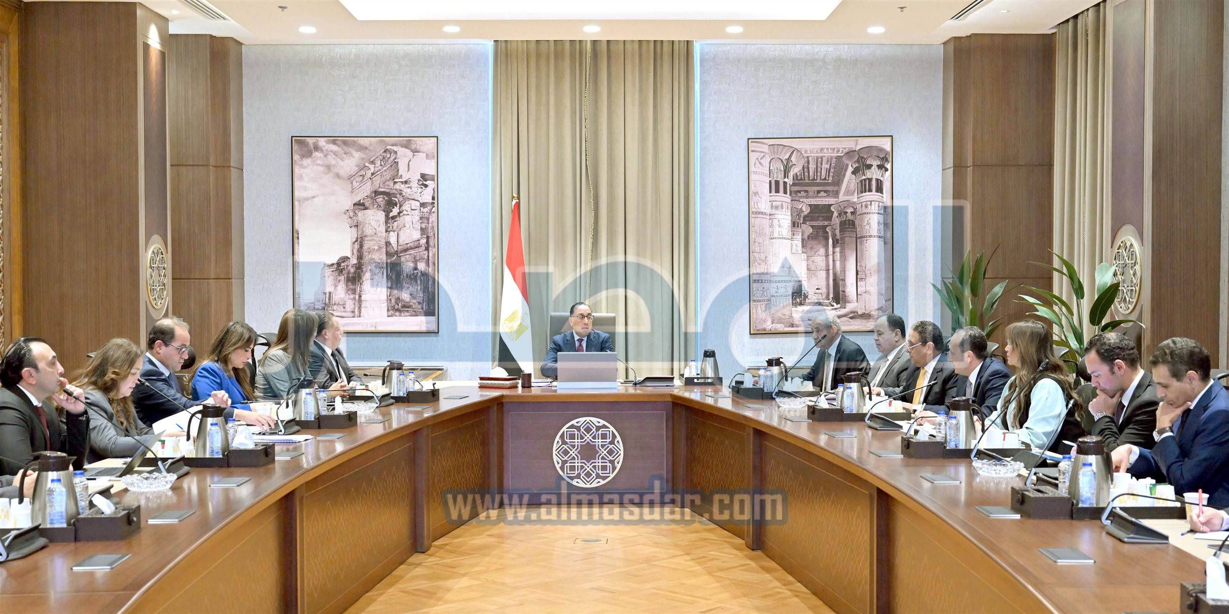 رئيس الوزراء يتابع موقف توافر السلع الأساسية ومستلزمات الإنتاج