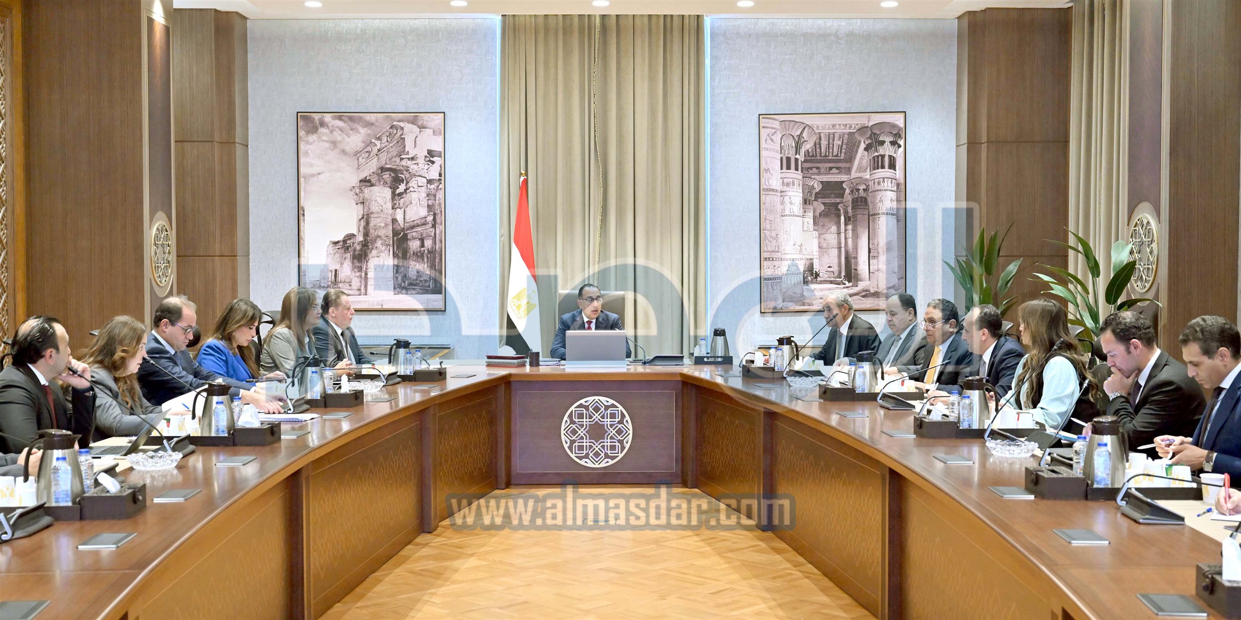 رئيس الوزراء يتابع موقف توافر السلع الأساسية ومستلزمات الإنتاج