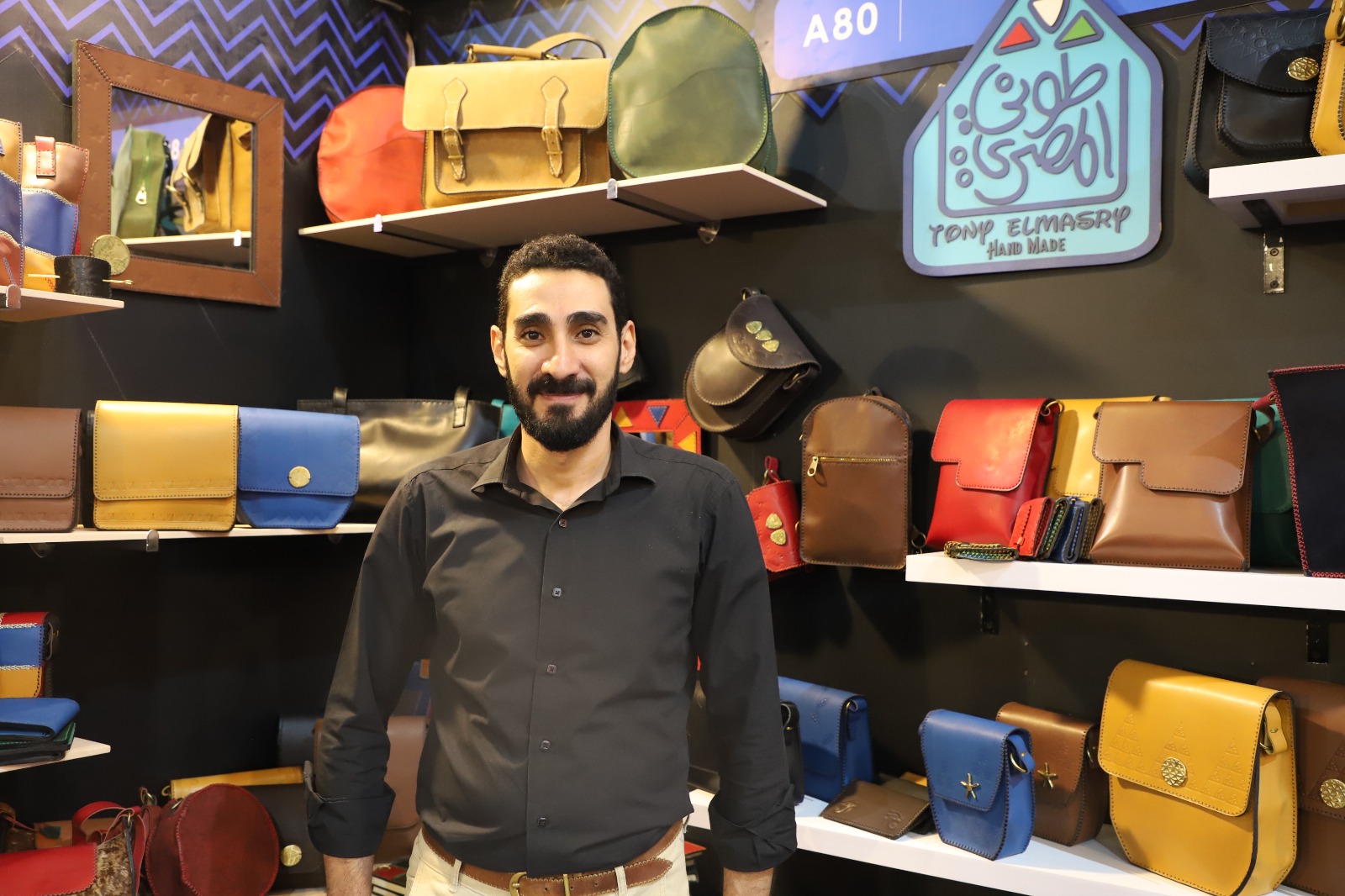 أصحاب حرفة الجلود تشارك في معرض تراثنا