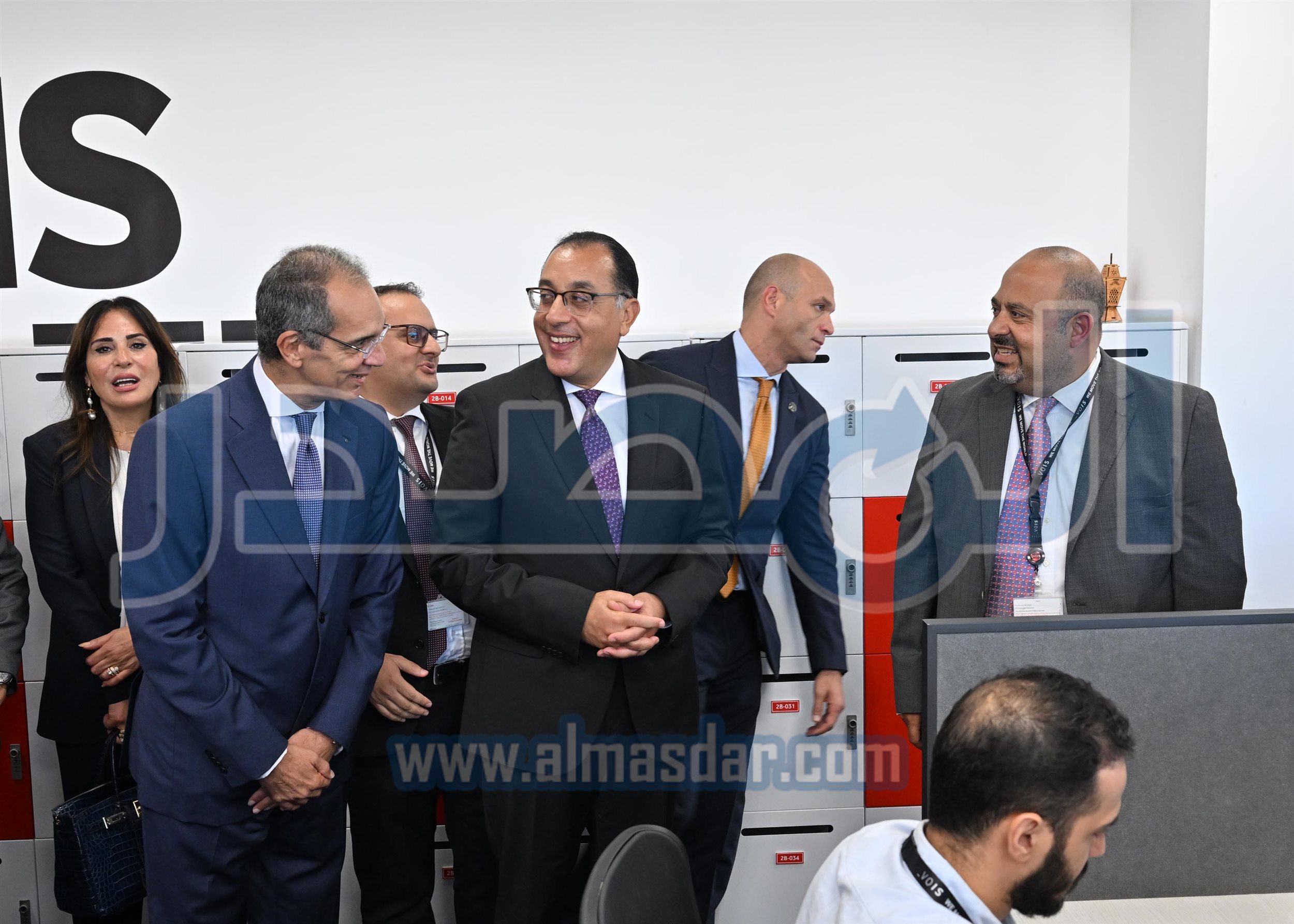 رئيس الوزراء يتفقد منظومة العمل بشركة فودافون للحلول الذكية