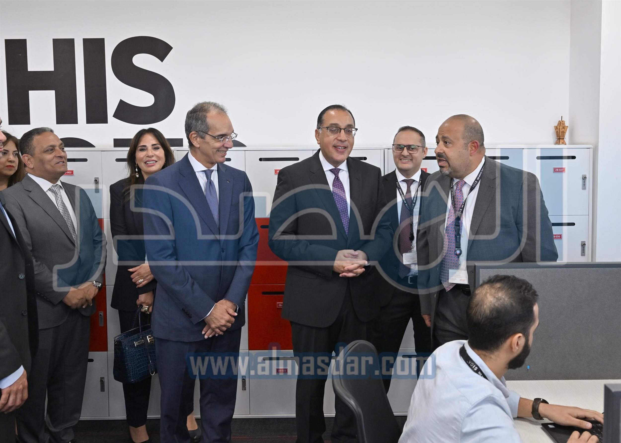 رئيس الوزراء يتفقد منظومة العمل بشركة فودافون للحلول الذكية