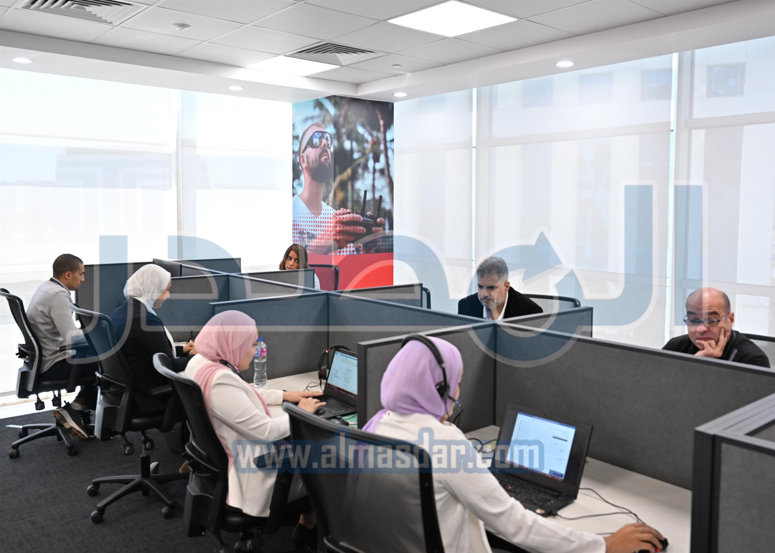 رئيس الوزراء يتفقد منظومة العمل بشركة فودافون للحلول الذكية