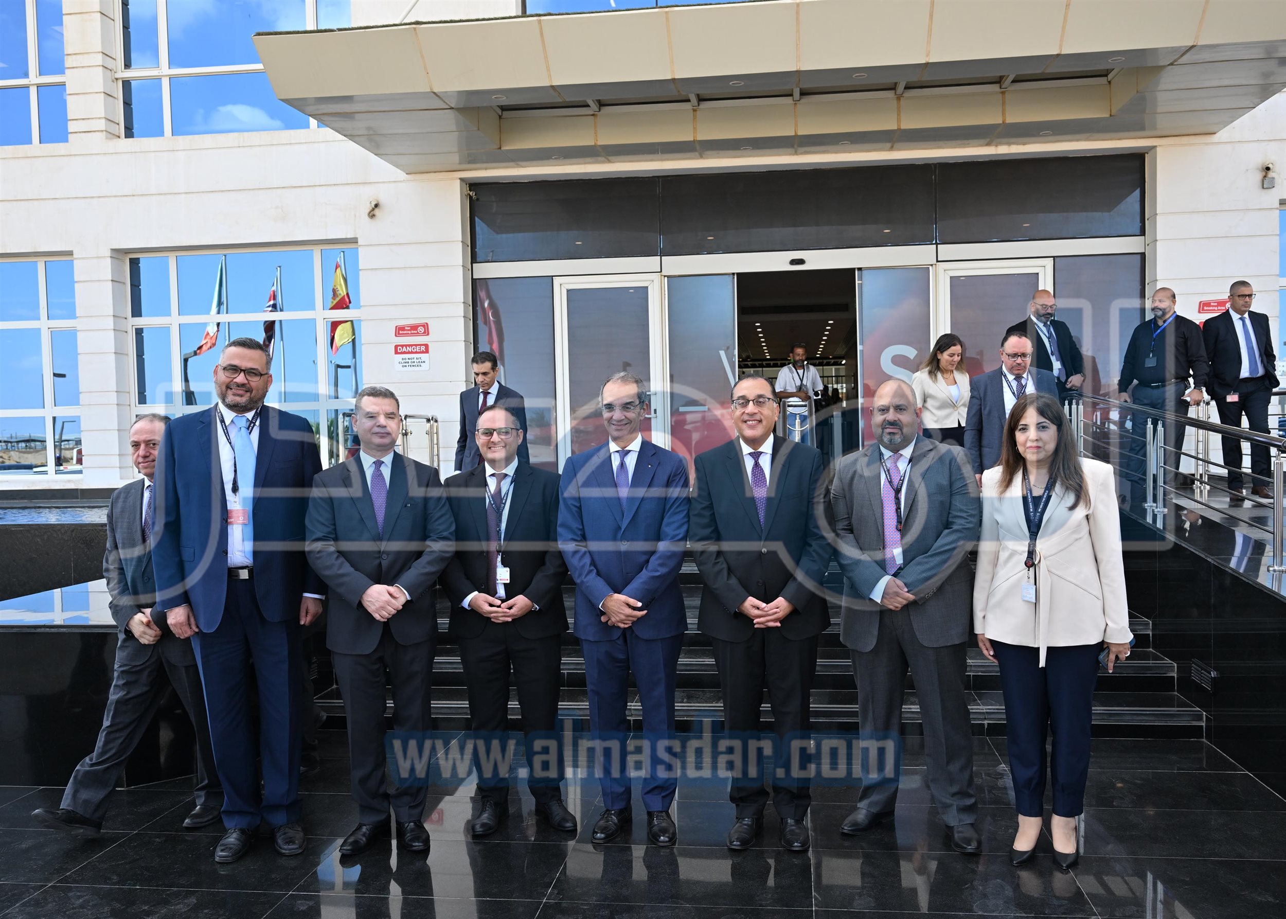 رئيس الوزراء يتفقد منظومة العمل بشركة فودافون للحلول الذكية