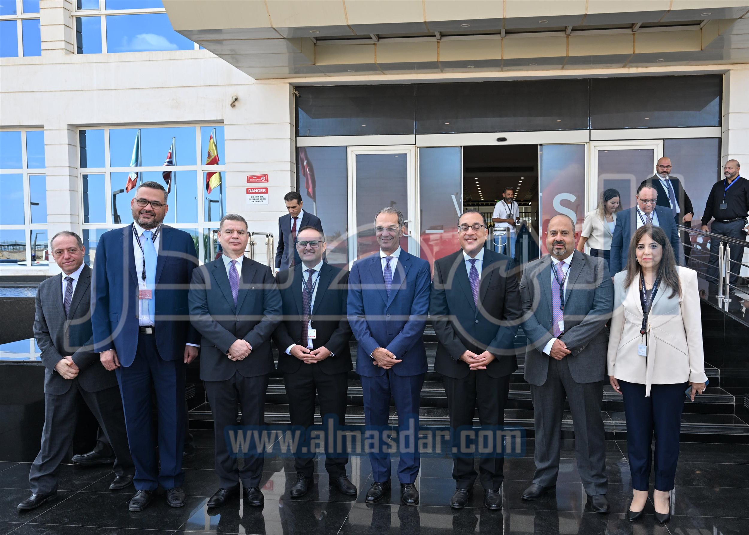 رئيس الوزراء يتفقد منظومة العمل بشركة فودافون للحلول الذكية