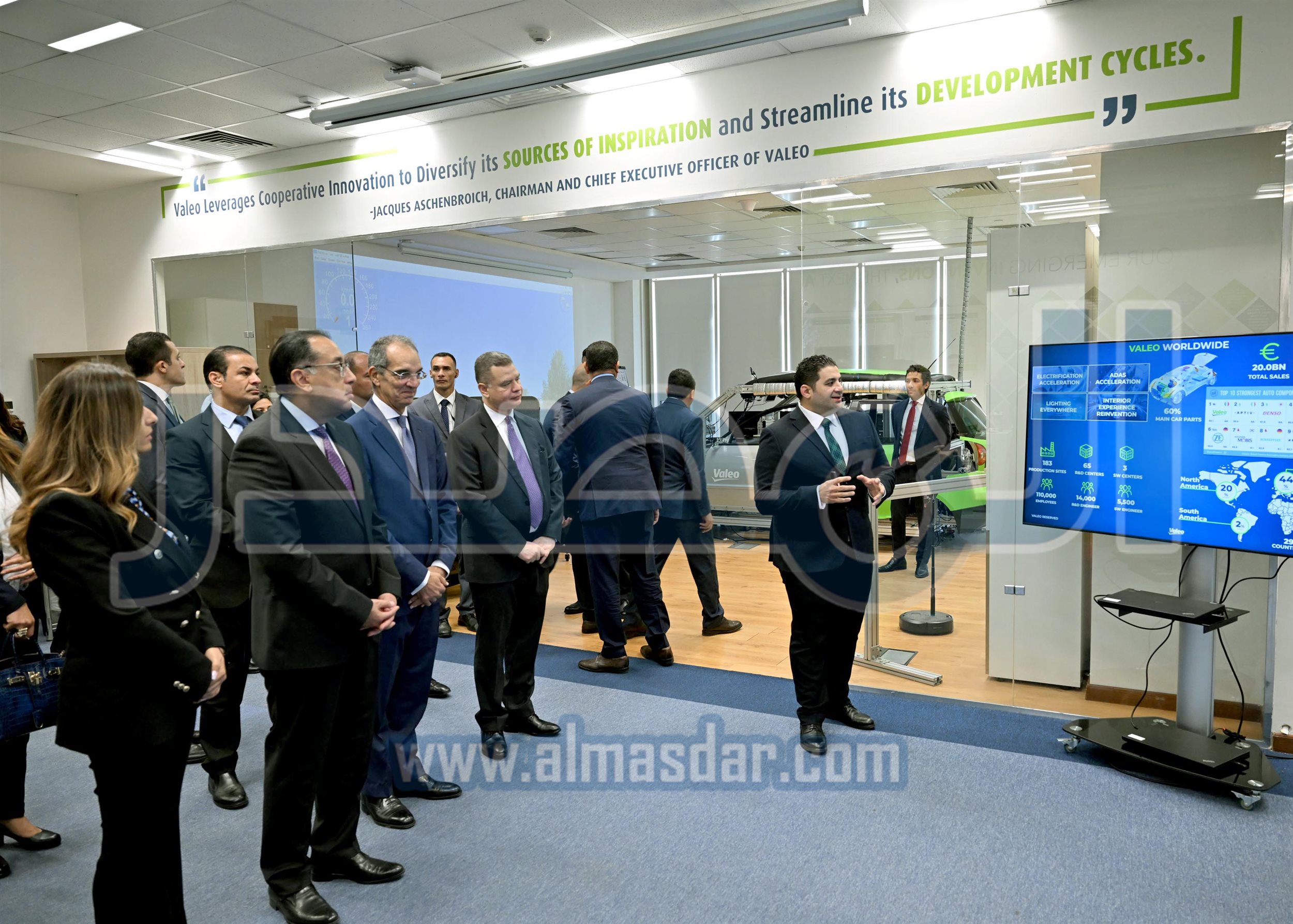 رئيس الوزراء يتفقد شركة