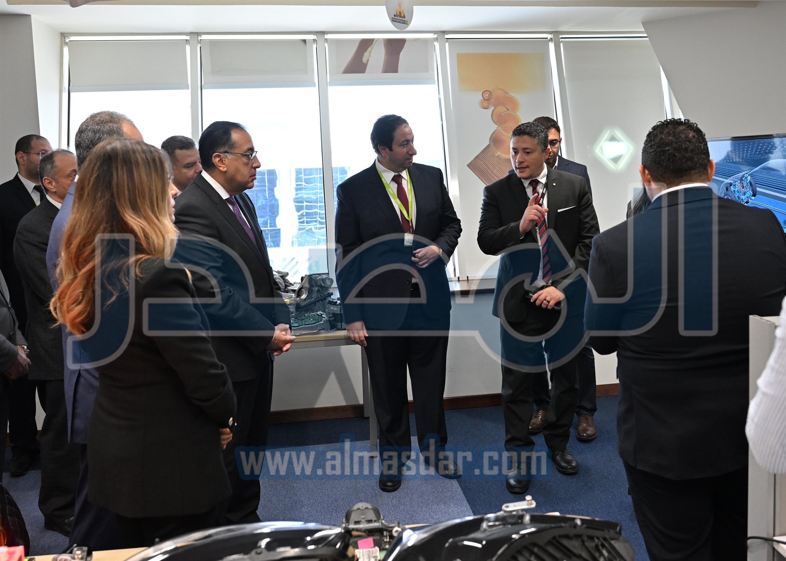 رئيس الوزراء يتفقد شركة