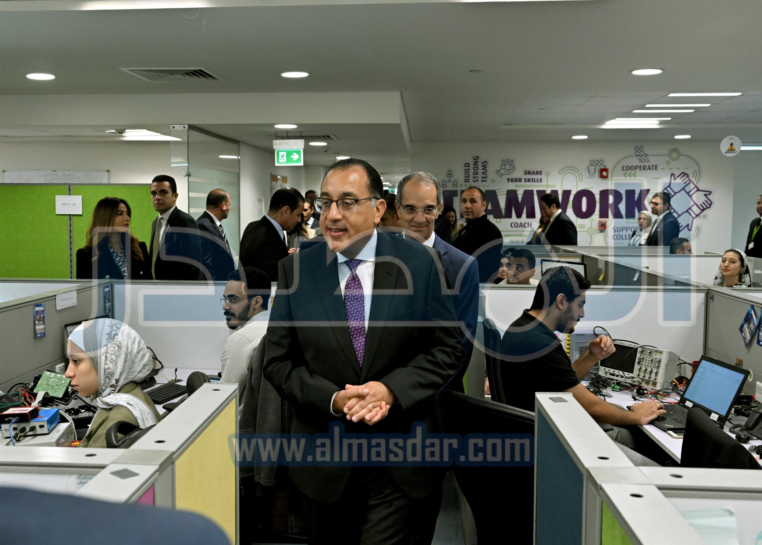 رئيس الوزراء يتفقد شركة