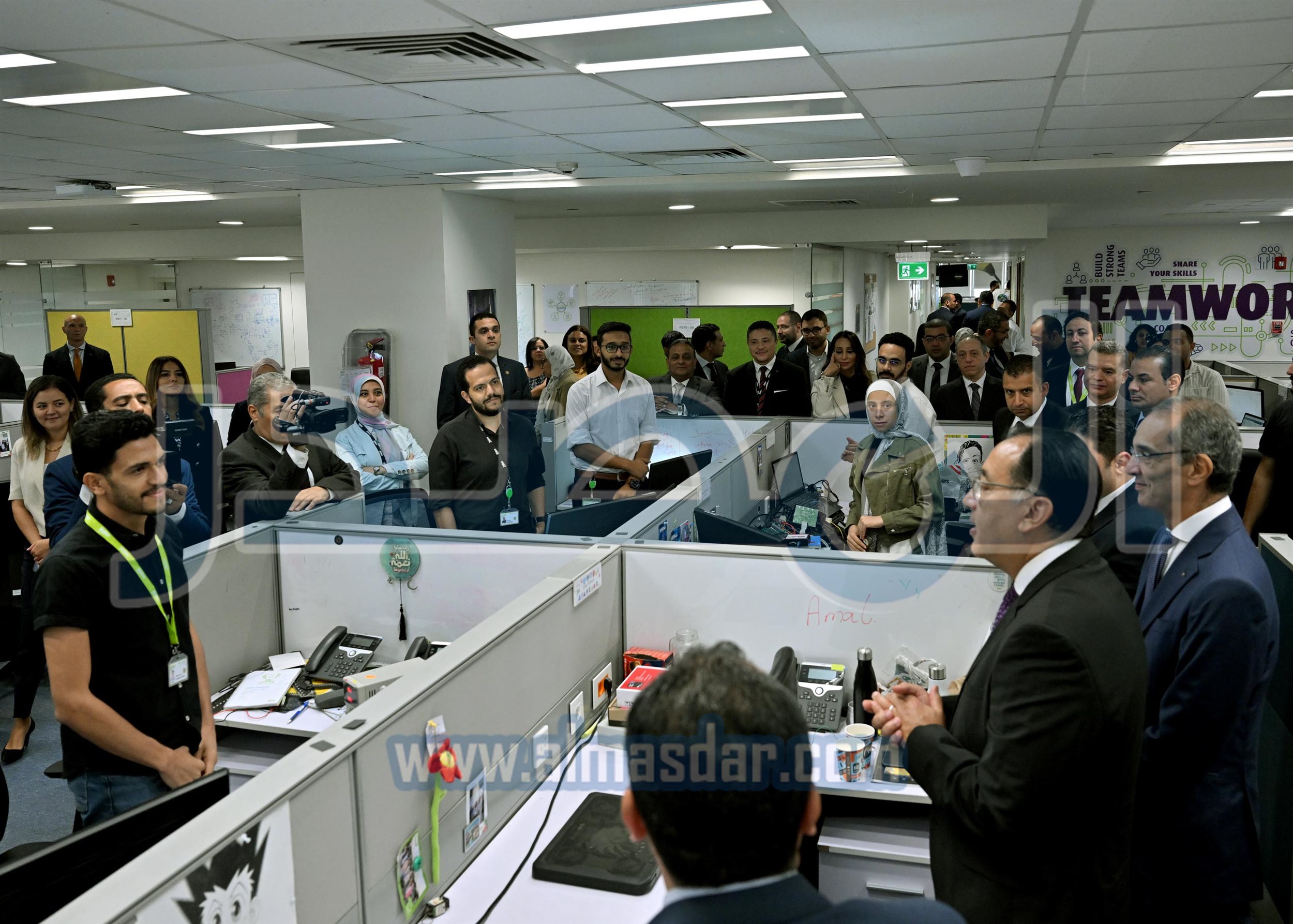 رئيس الوزراء يتفقد شركة