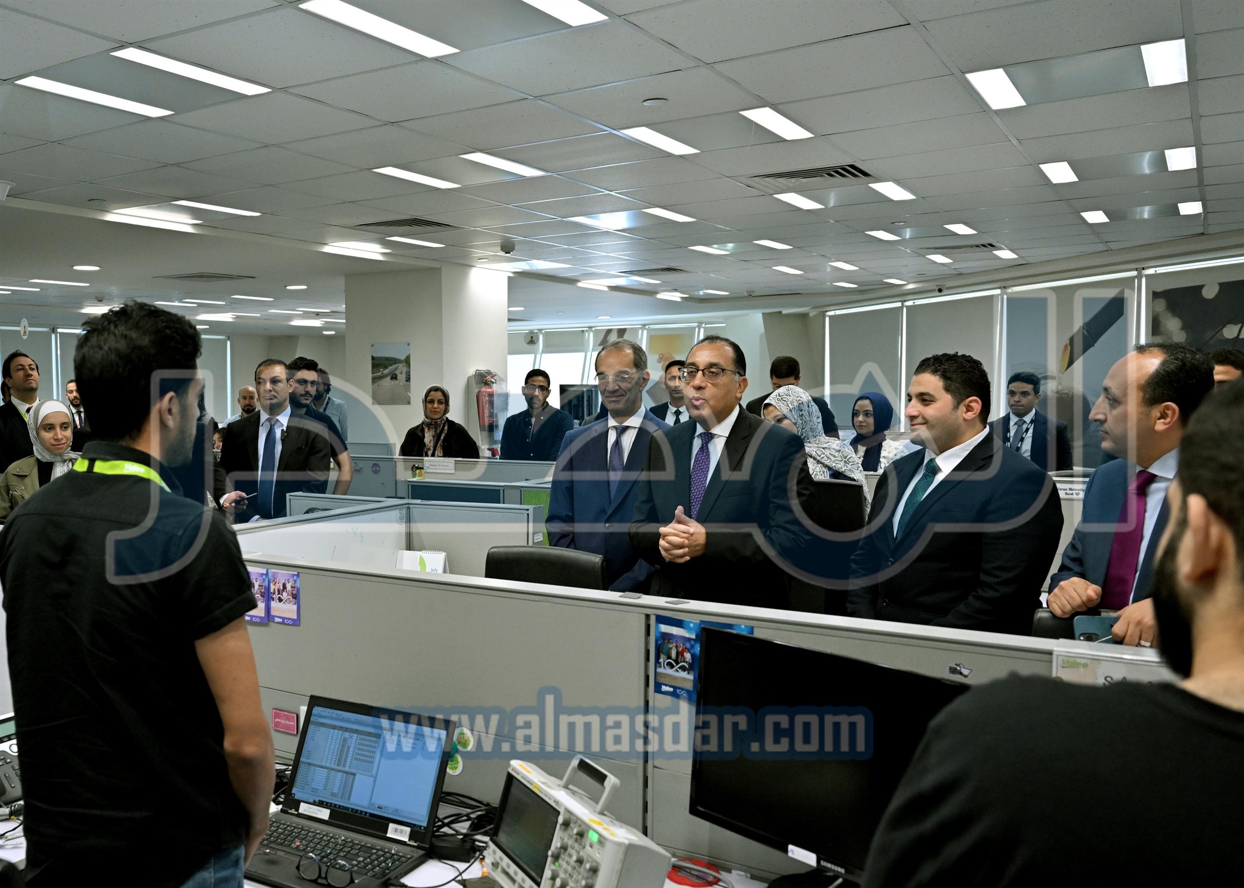 رئيس الوزراء يتفقد شركة
