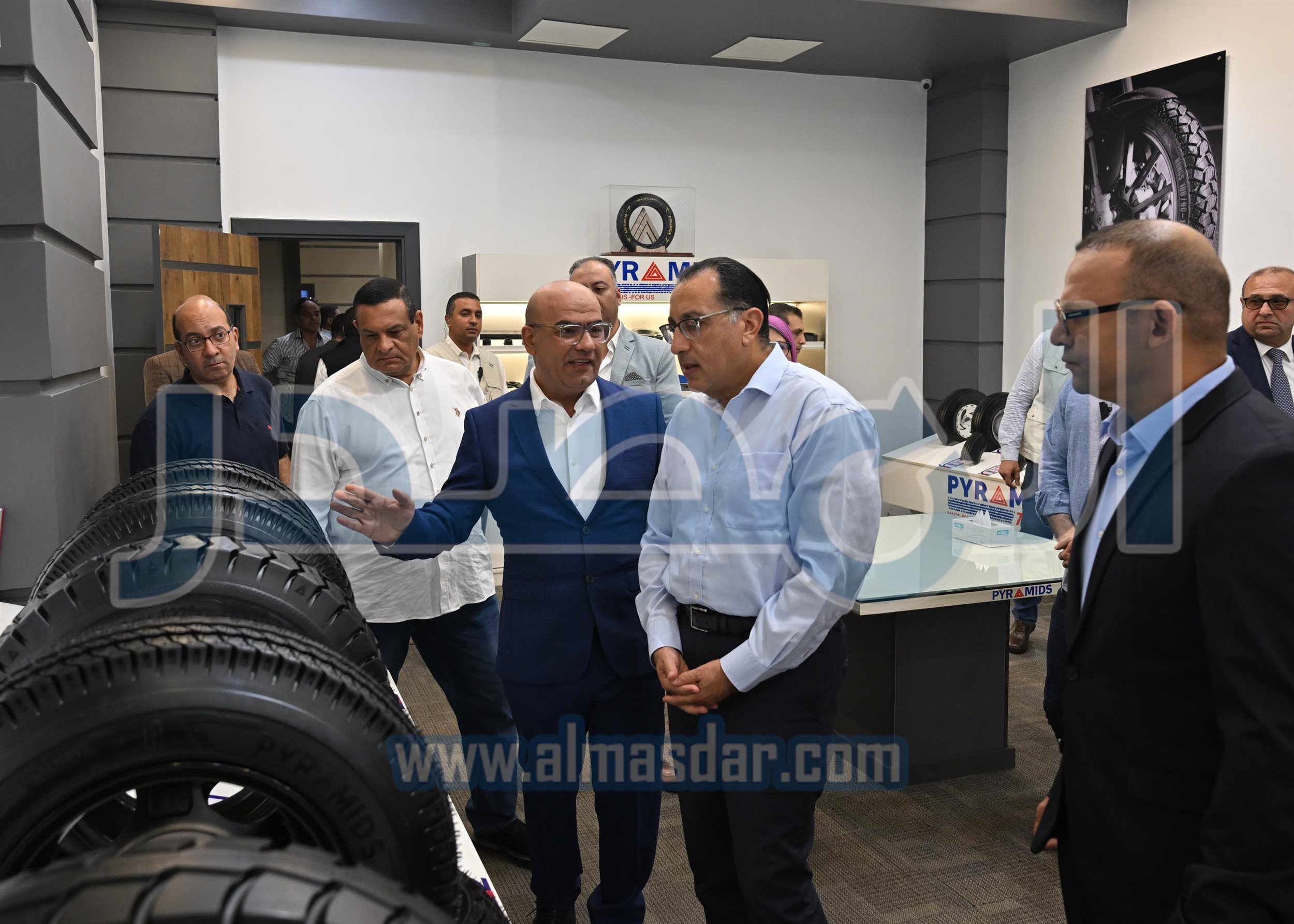 مدبولى يتفقد توسعات مصنع �بيراميدز� لتصنيع إطارات السيارات