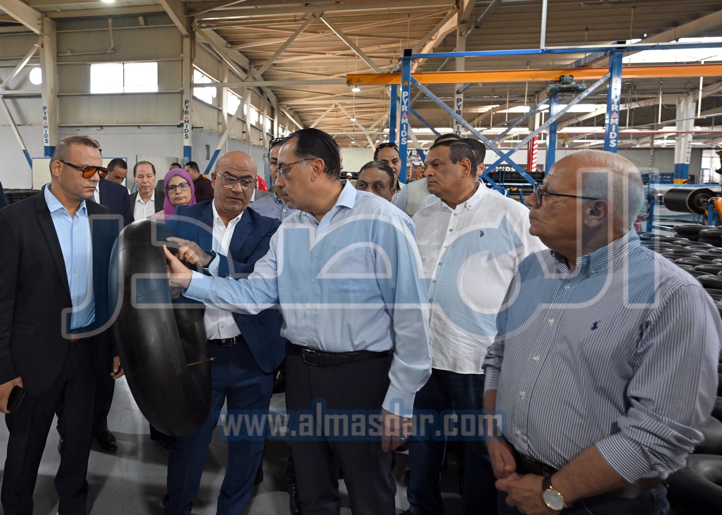 مدبولى يتفقد توسعات مصنع �بيراميدز� لتصنيع إطارات السيارات