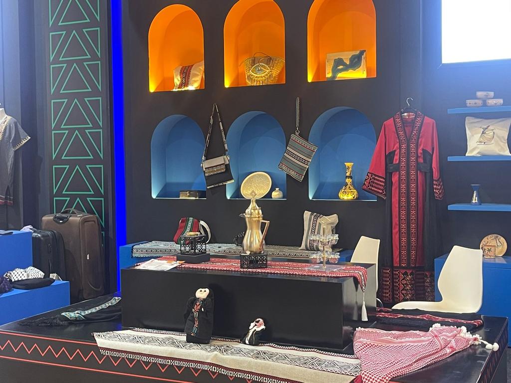 معرض