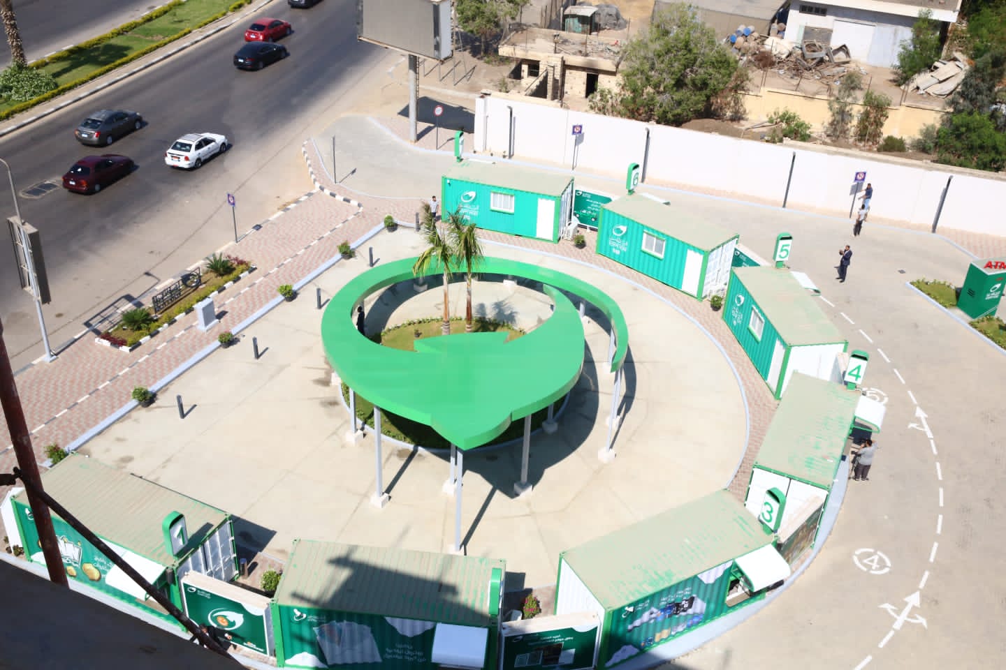 افتتاح أول نموذج لمكاتب البريد �الخدمة من داخل السيارة�