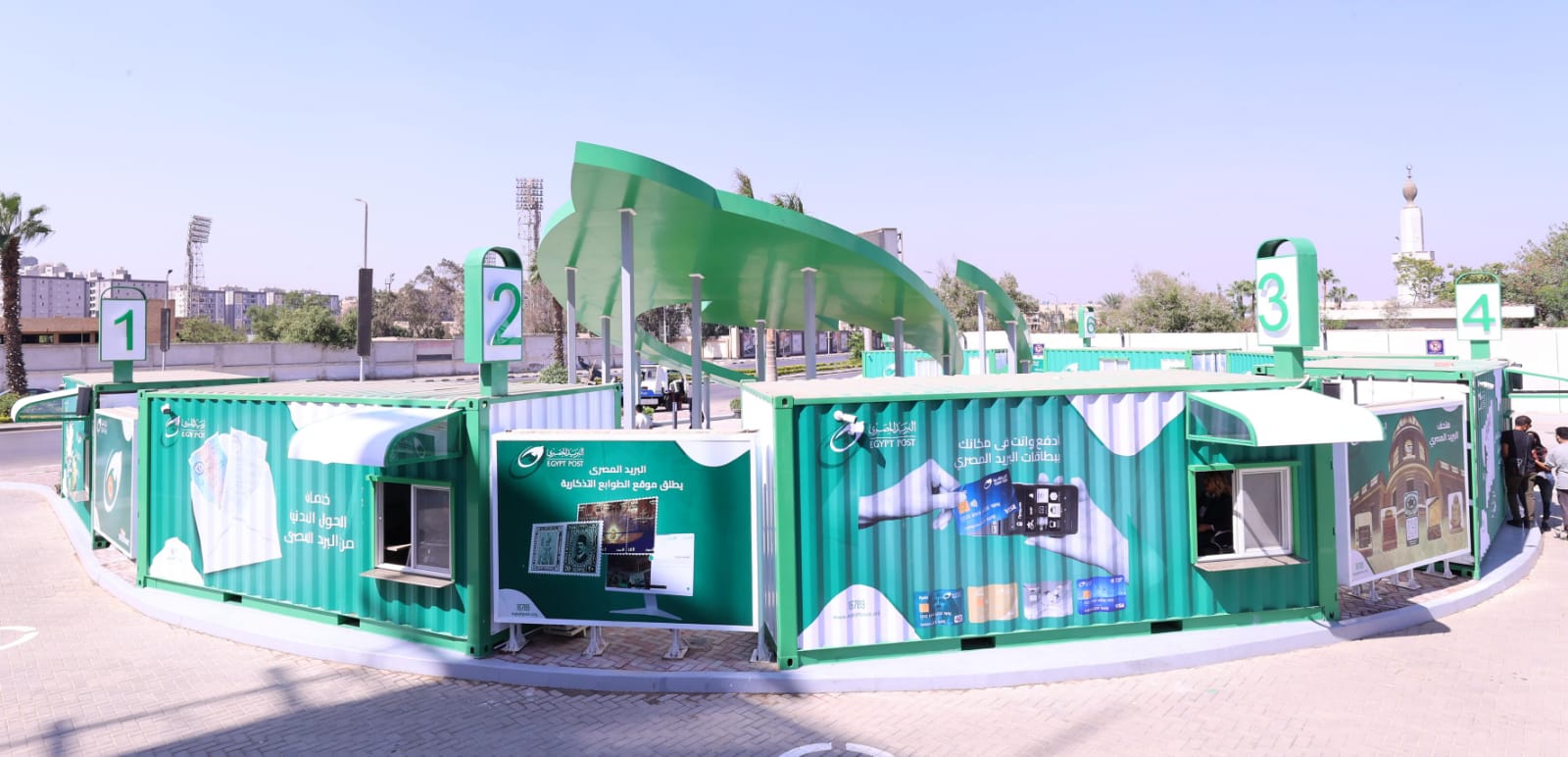 افتتاح أول نموذج لمكاتب البريد �الخدمة من داخل السيارة�