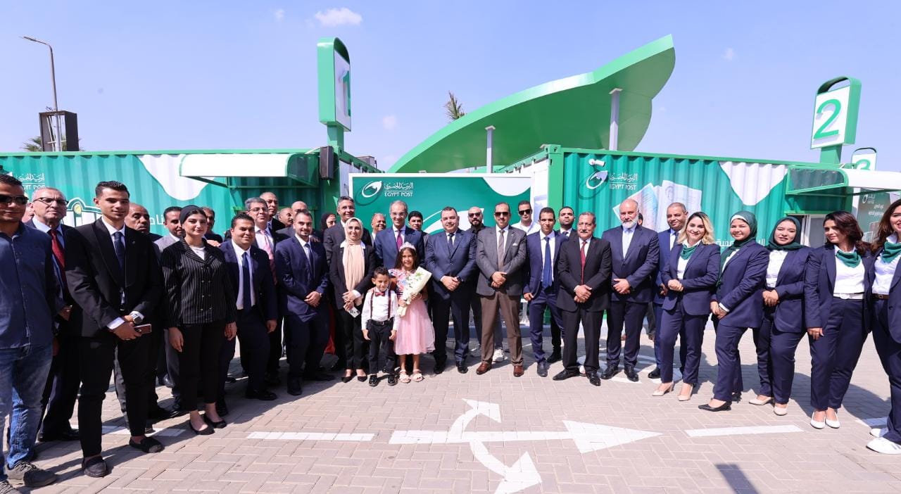 افتتاح أول نموذج لمكاتب البريد �الخدمة من داخل السيارة�