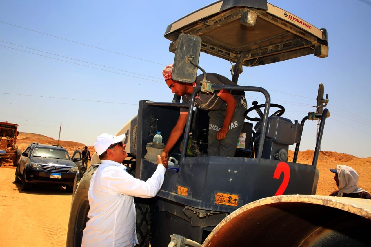 تأهيل 2400 كيلو طرق ومدقات بمشروع الـ1.5 مليون فدان