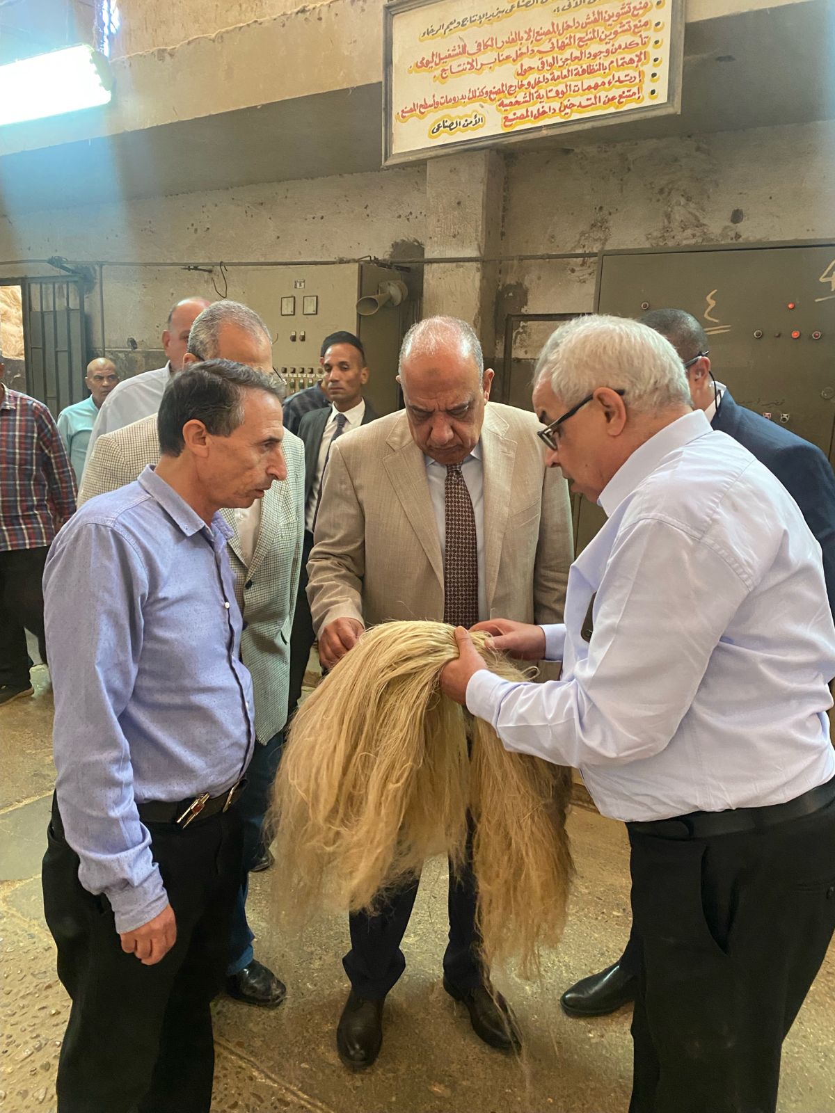 جولات تفقدية لوزير قطاع الأعمال العام لمجموعة من الشركات