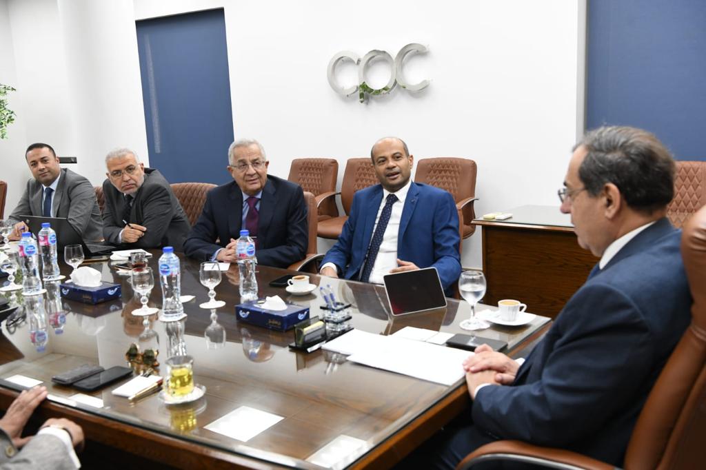 الملا والشيخ يبحثان إدراج عدد من المنتجات البترولية في البورصة
