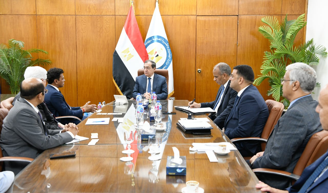 وزير البترول فى اجتماع مع وفد من شركة إندوراما العالمية
