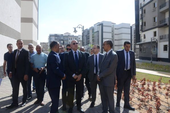 الجزار يتفقد الوحدات السكنية مشروع