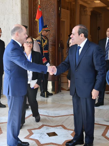الرئيس السيسي يستقبل المستشار الألماني بقصر الاتحادية