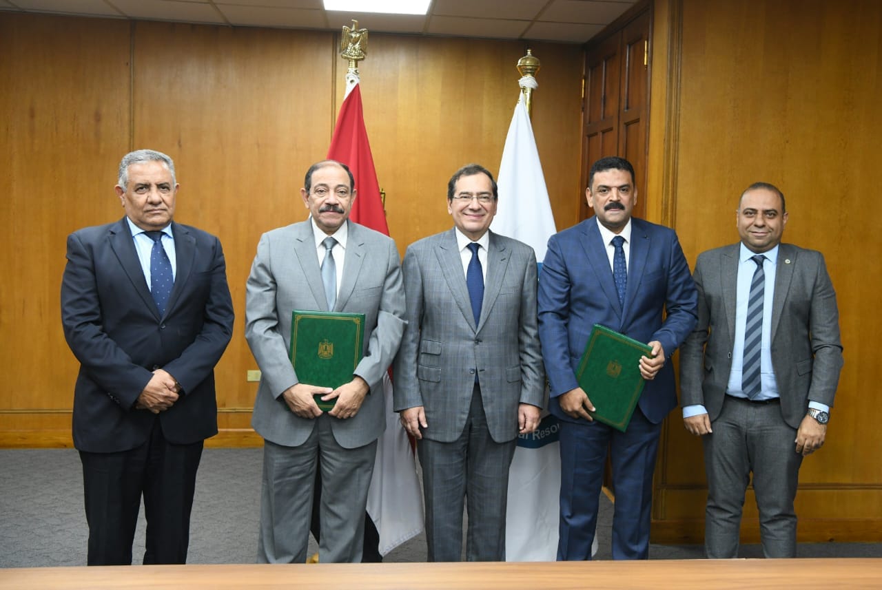 الملا يشهد توقيع بروتوكول تعاون بين هيئتي الثروة المعدنية والمثلث الذهبي
