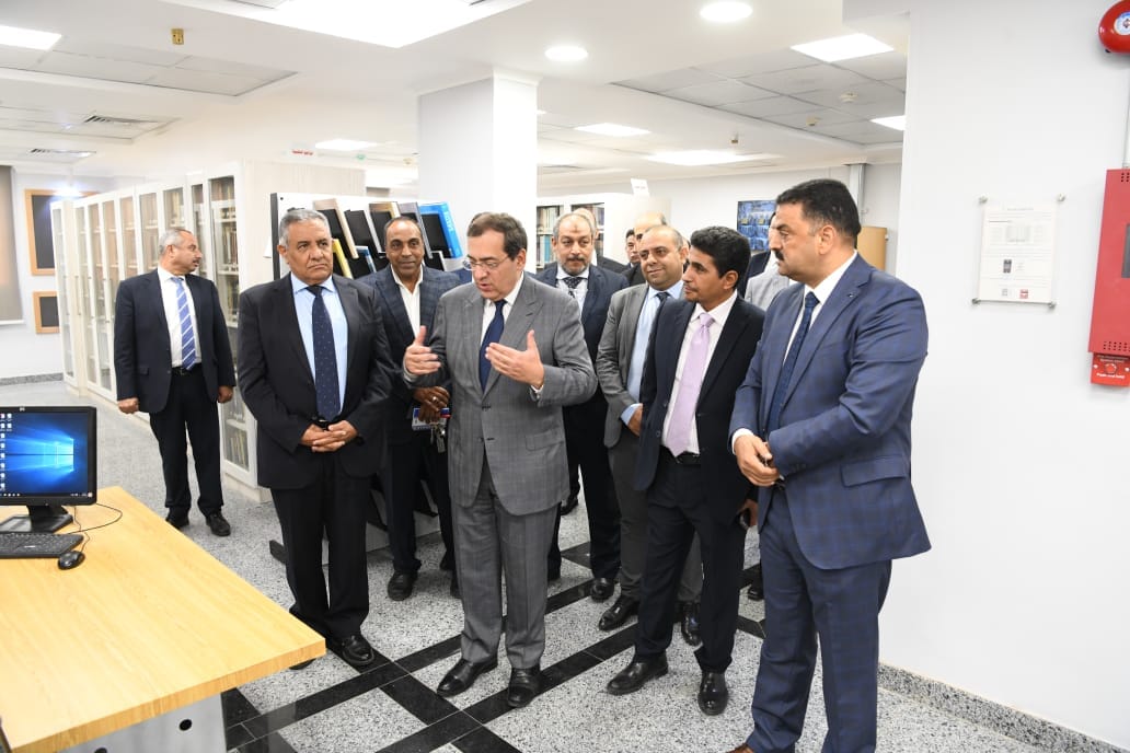 الملا يتابع تطورات انشاء المنصة الرقمية الموحدة للخامات التعدينية واصدار التراخيص