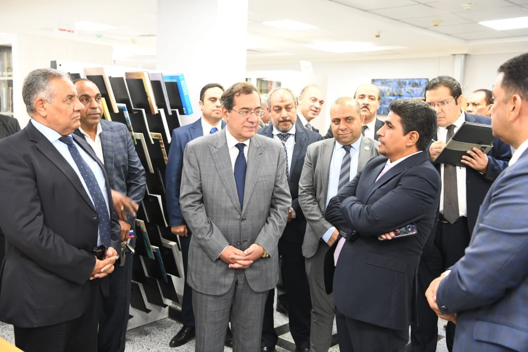الملا يتابع تطورات انشاء المنصة الرقمية الموحدة للخامات التعدينية واصدار التراخيص