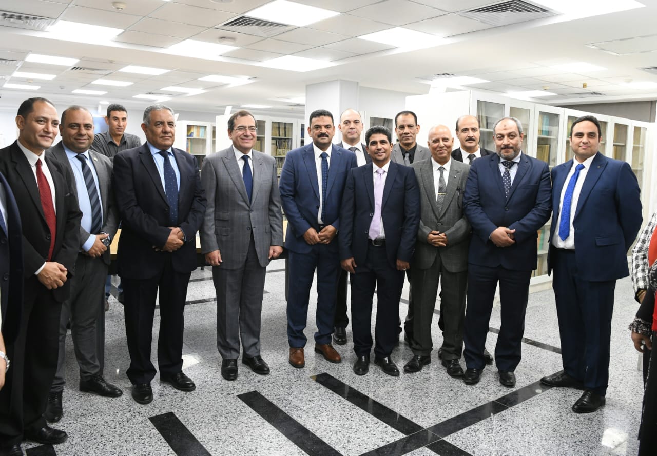 الملا يتابع تطورات انشاء المنصة الرقمية الموحدة للخامات التعدينية واصدار التراخيص