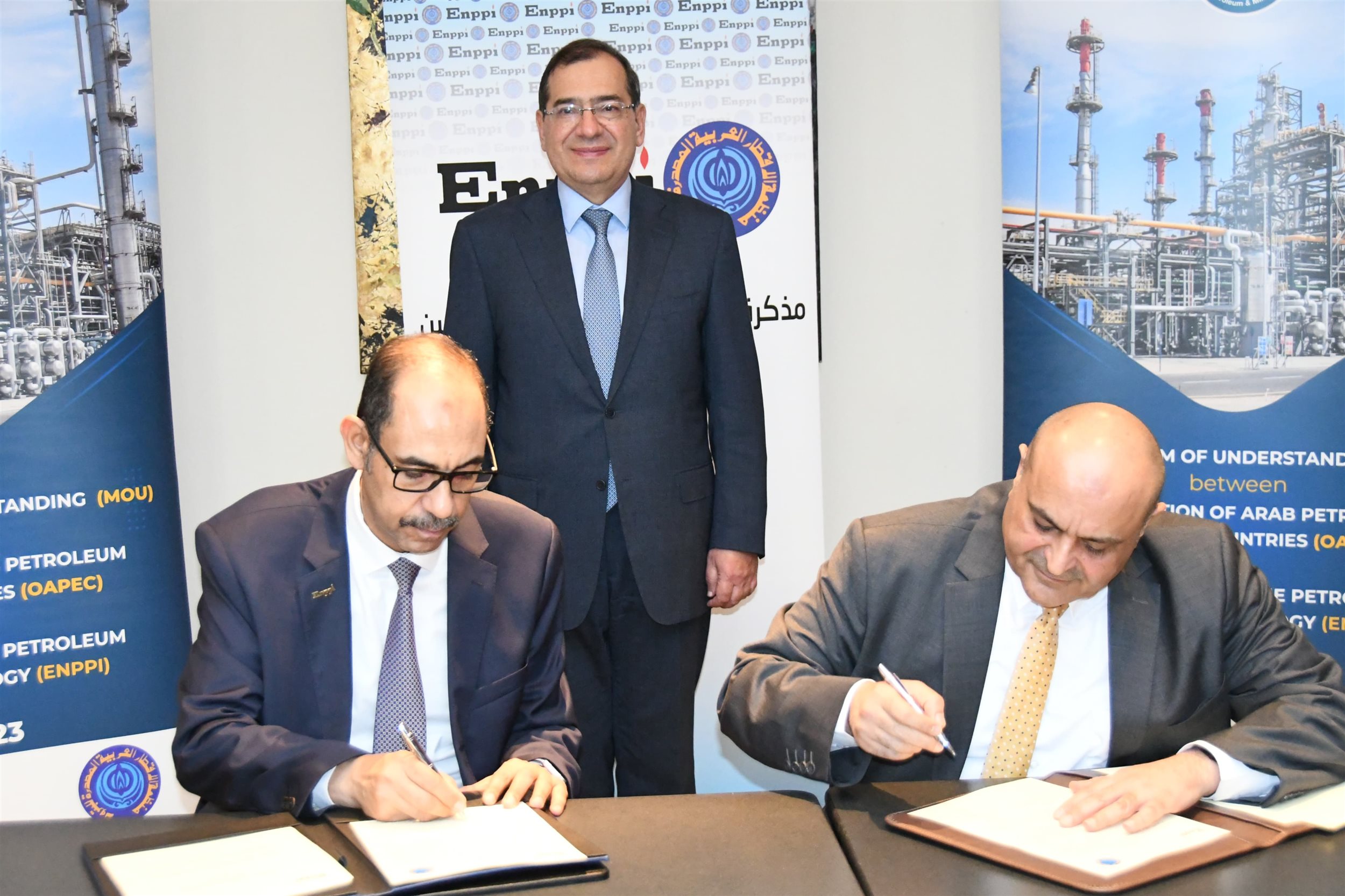 المهندس طارق الملا وزير البترول والثروة خلال توقيع مذكرة التفاهم بين انبى واوابك
