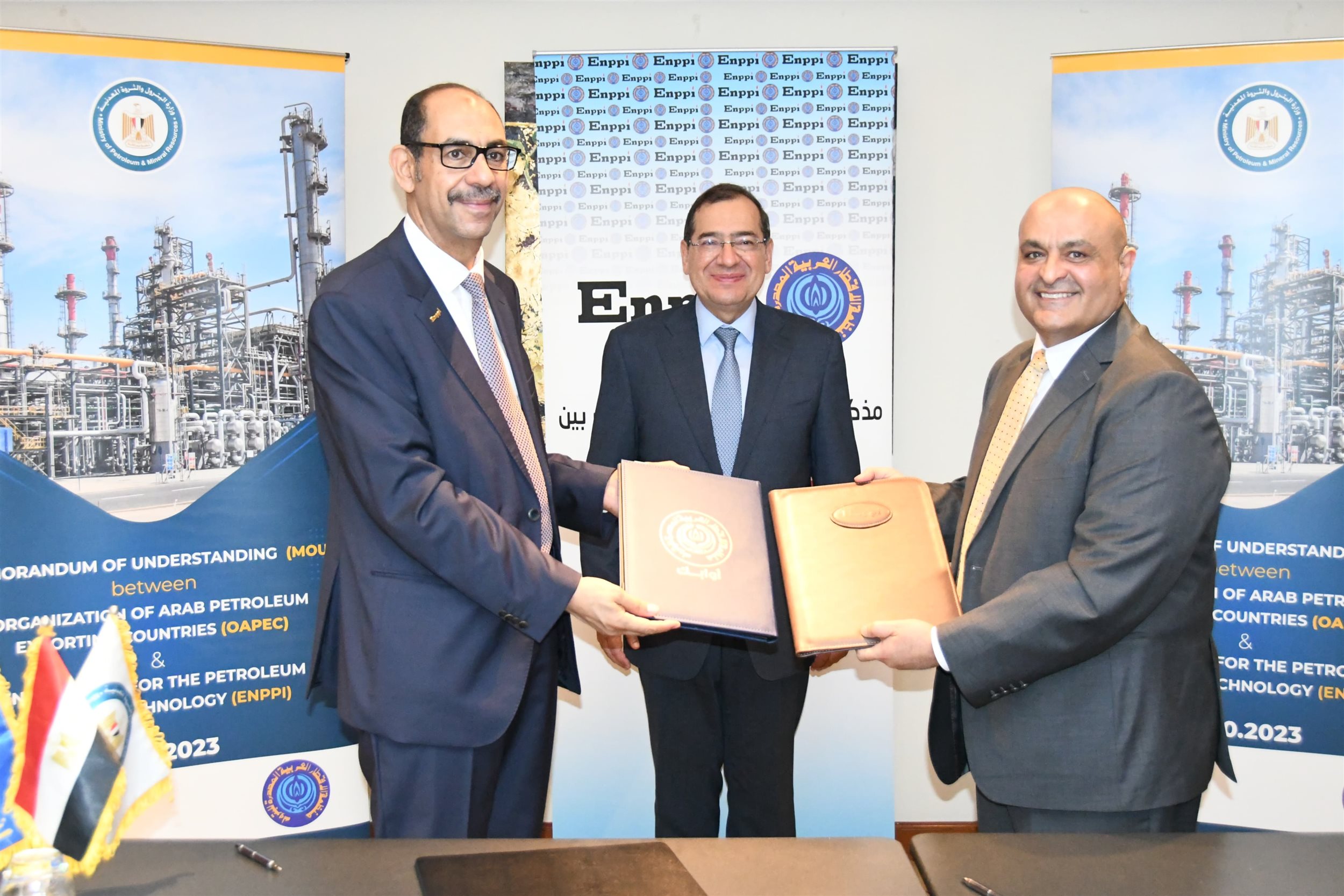 المهندس طارق الملا وزير البترول والثروة خلال توقيع مذكرة التفاهم بين انبى واوابك