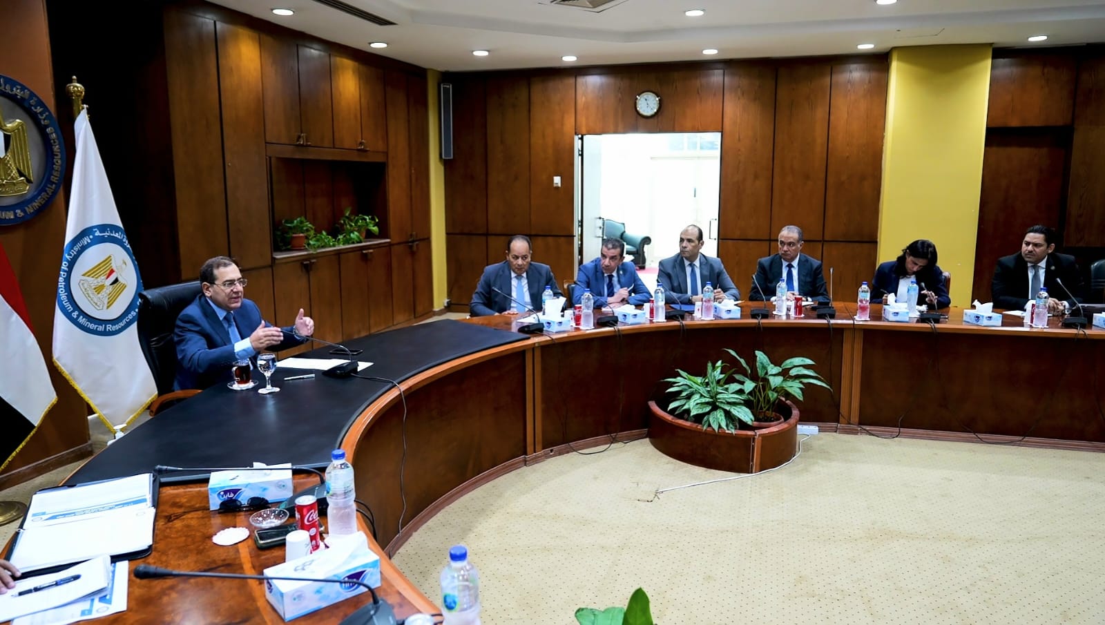 وزير البترول يتابع موقف المبادرة ومعدلات تحويل السيارات للعمل بالغاز