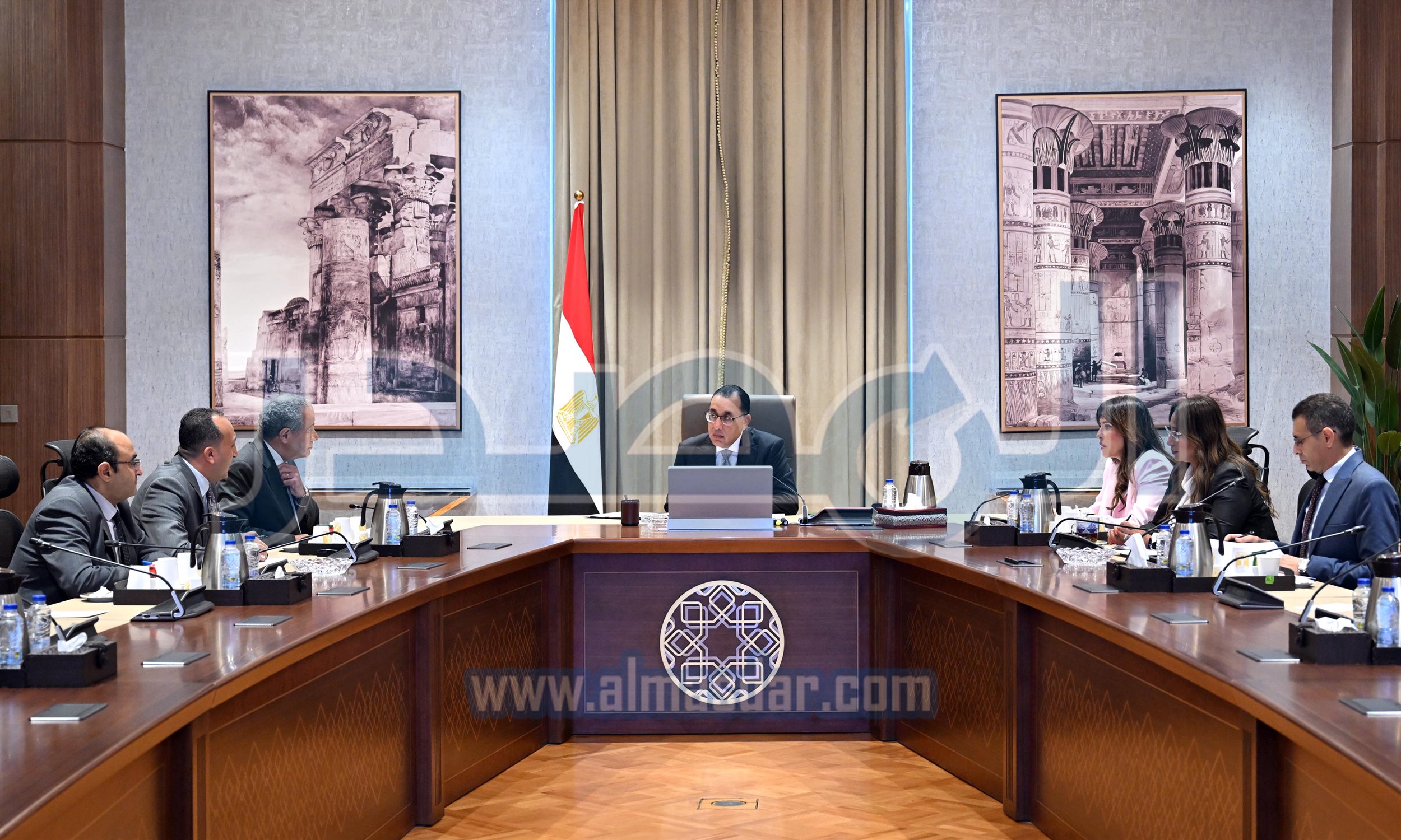 مدبولى يتابع موقف تطوير المجمعات الاستهلاكية مع القطاع الخاص