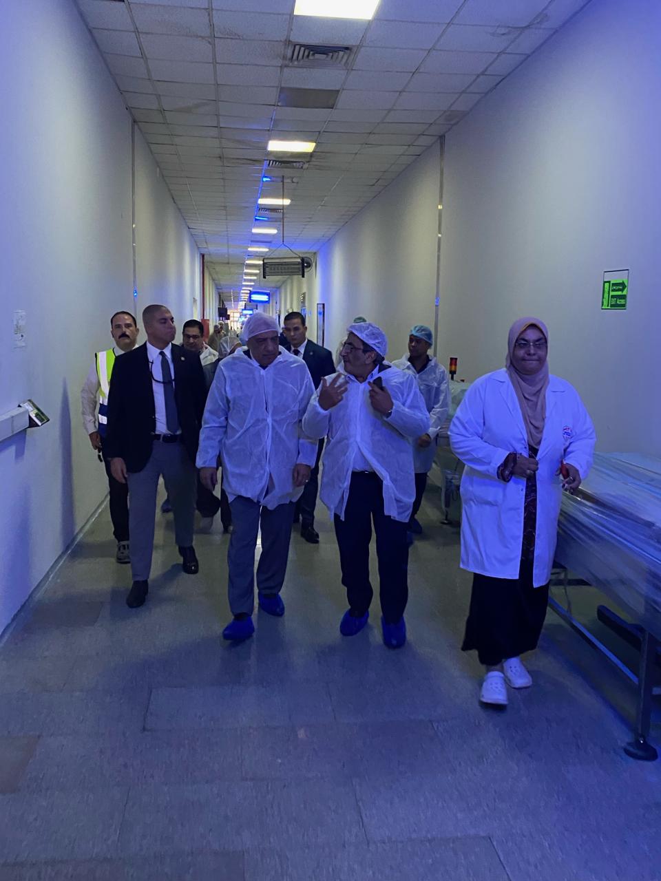 وزير قطاع الأعمال العام يتفقد مصانع شركة مصر للمستحضرات الطبية