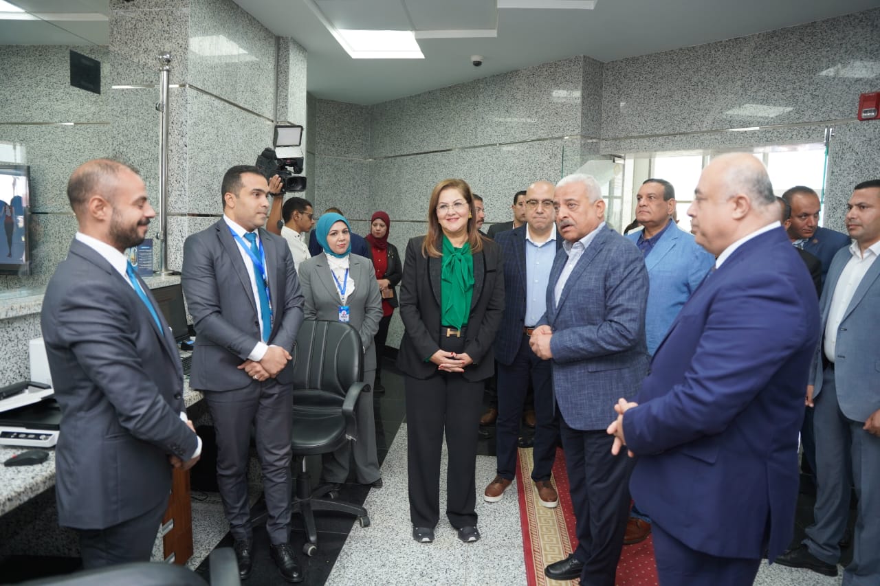 وزيرة التخطيط تفتتح عددًا من المشروعات التنموية بالسويس