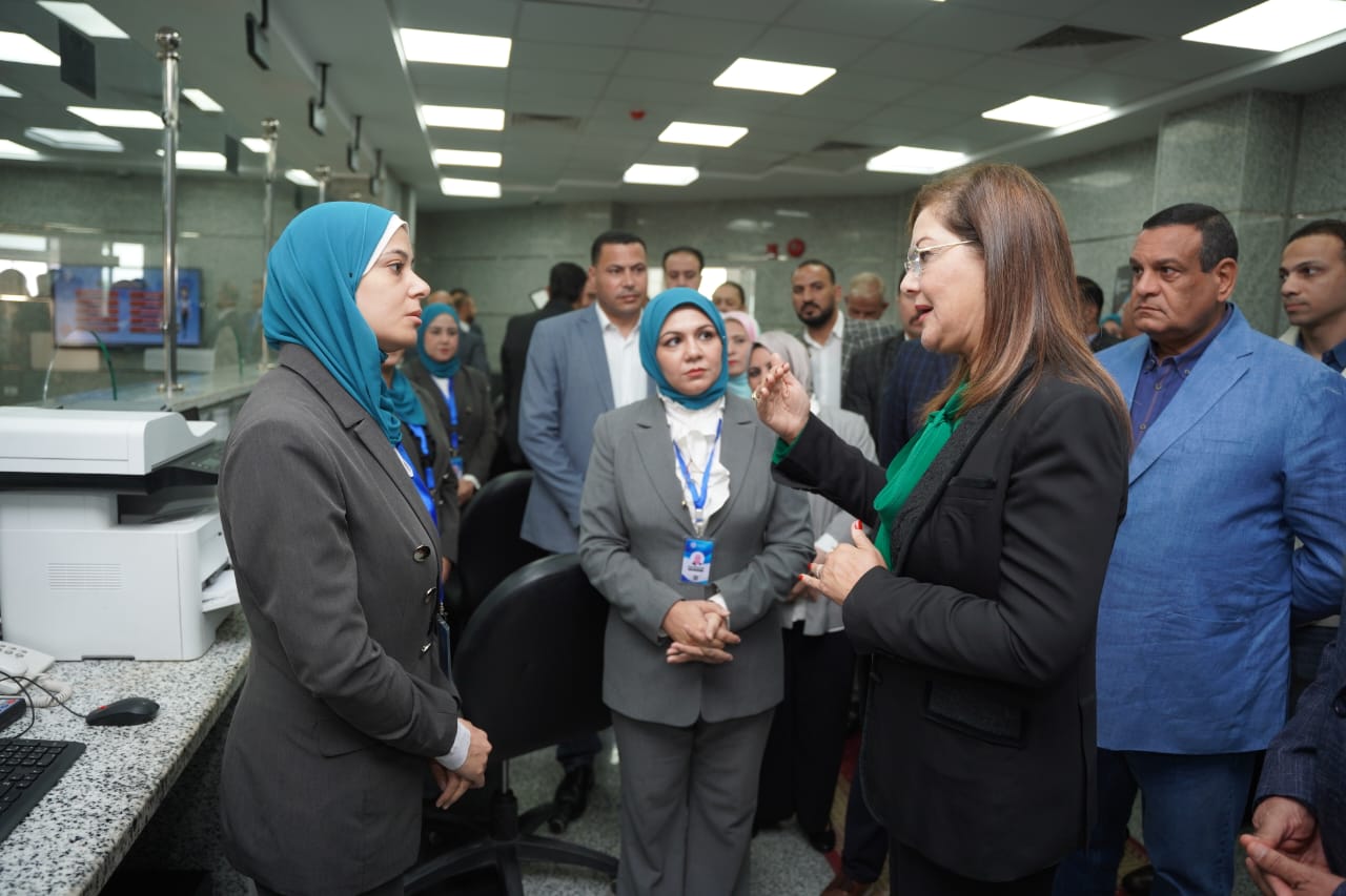 وزيرة التخطيط تفتتح عددًا من المشروعات التنموية بالسويس