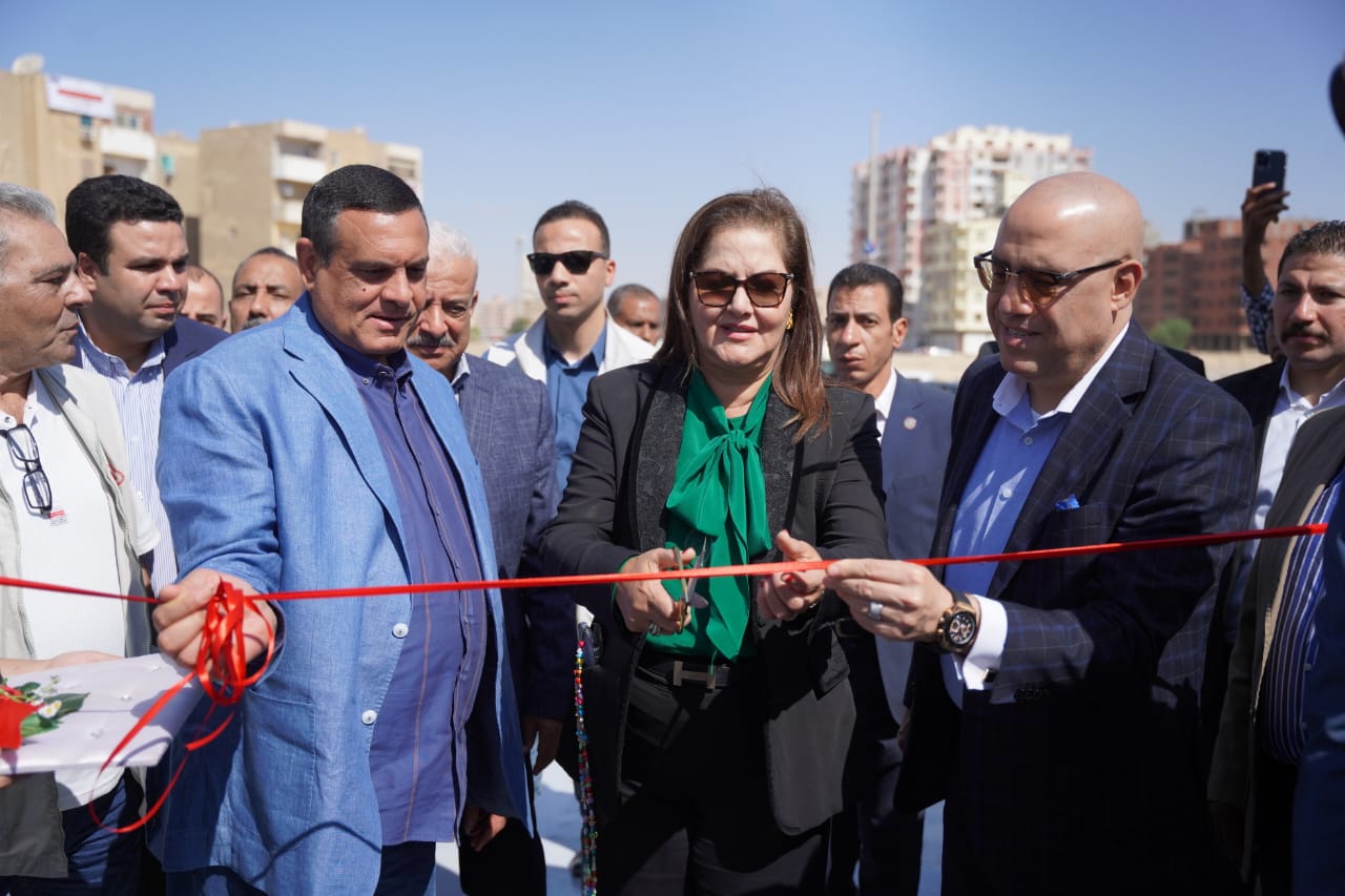 وزيرة التخطيط تفتتح عددًا من المشروعات التنموية بالسويس