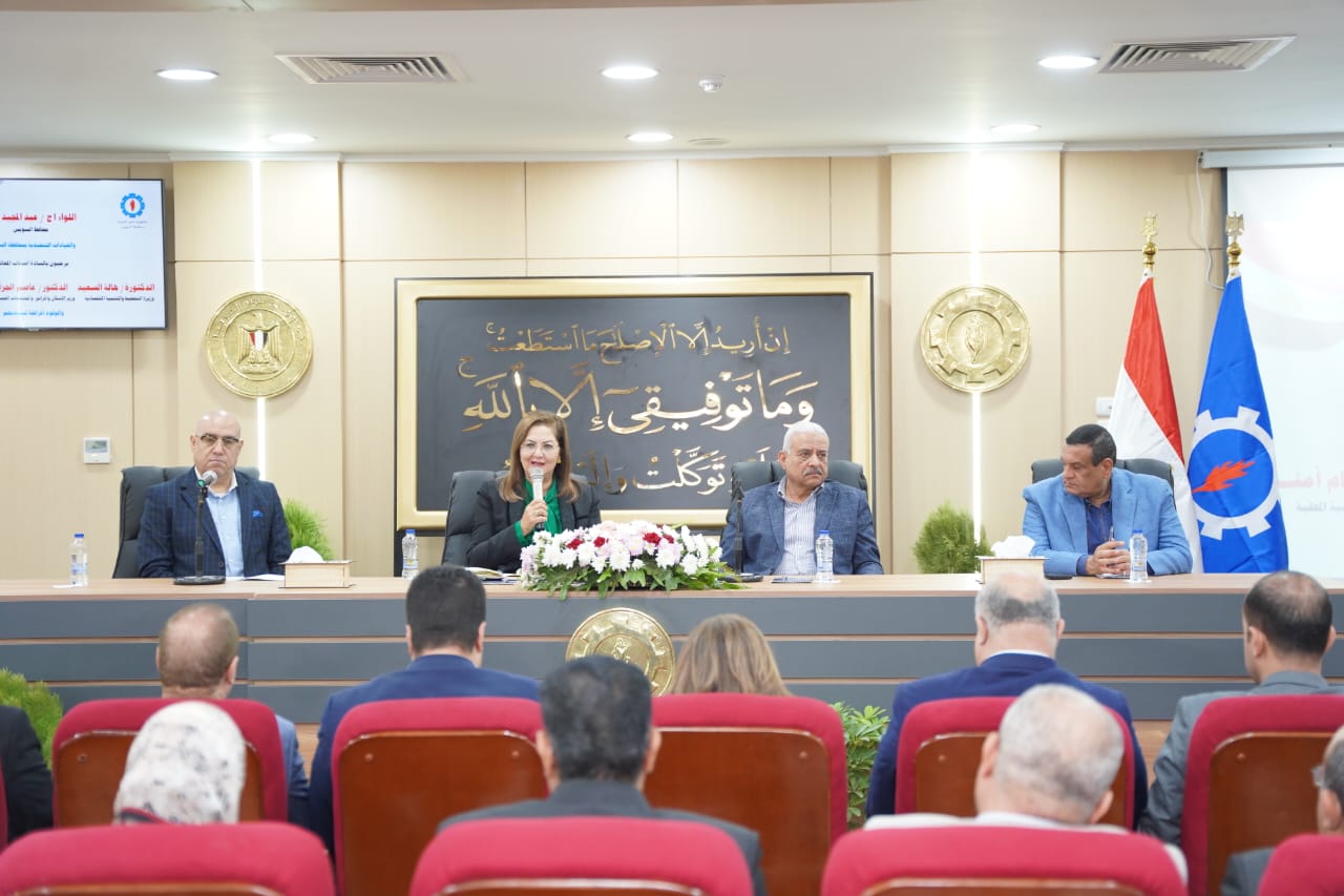 وزيرة التخطيط تفتتح عددًا من المشروعات التنموية بالسويس