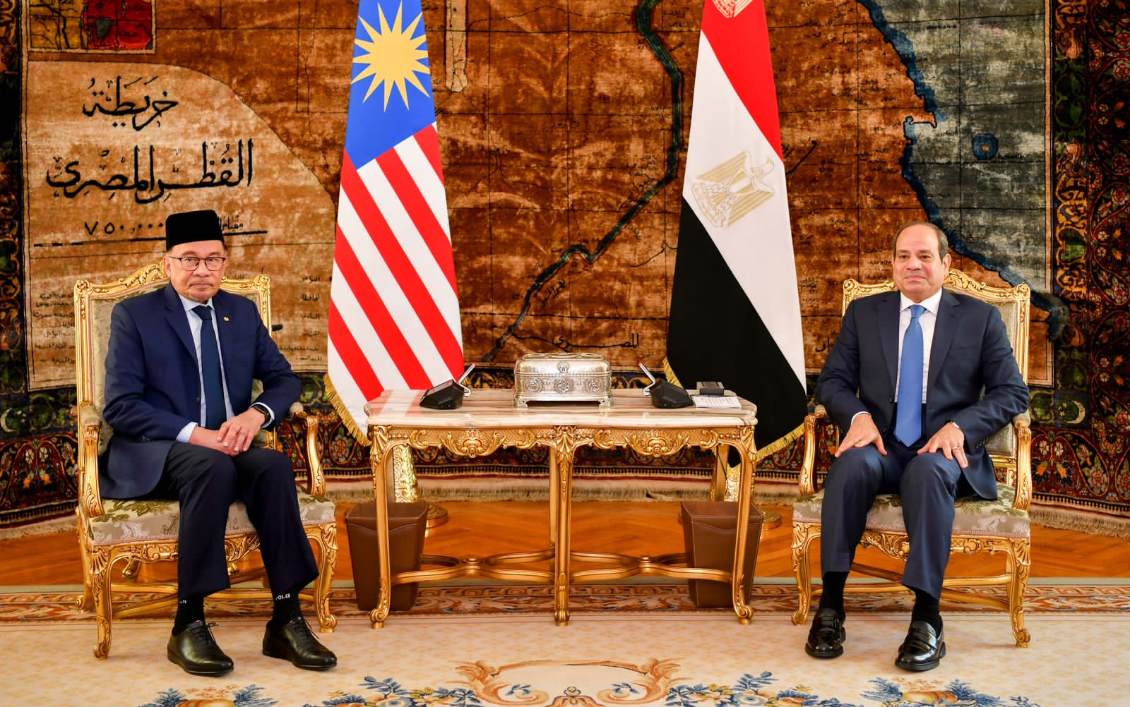 الرئيس السيسي يستقبل رئيس وزراء ماليزيا بقصر الاتحادية