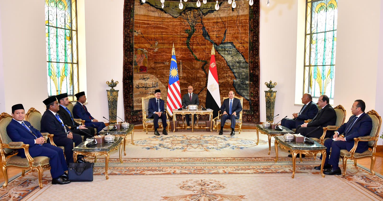 الرئيس السيسي يستقبل رئيس وزراء ماليزيا بقصر الاتحادية