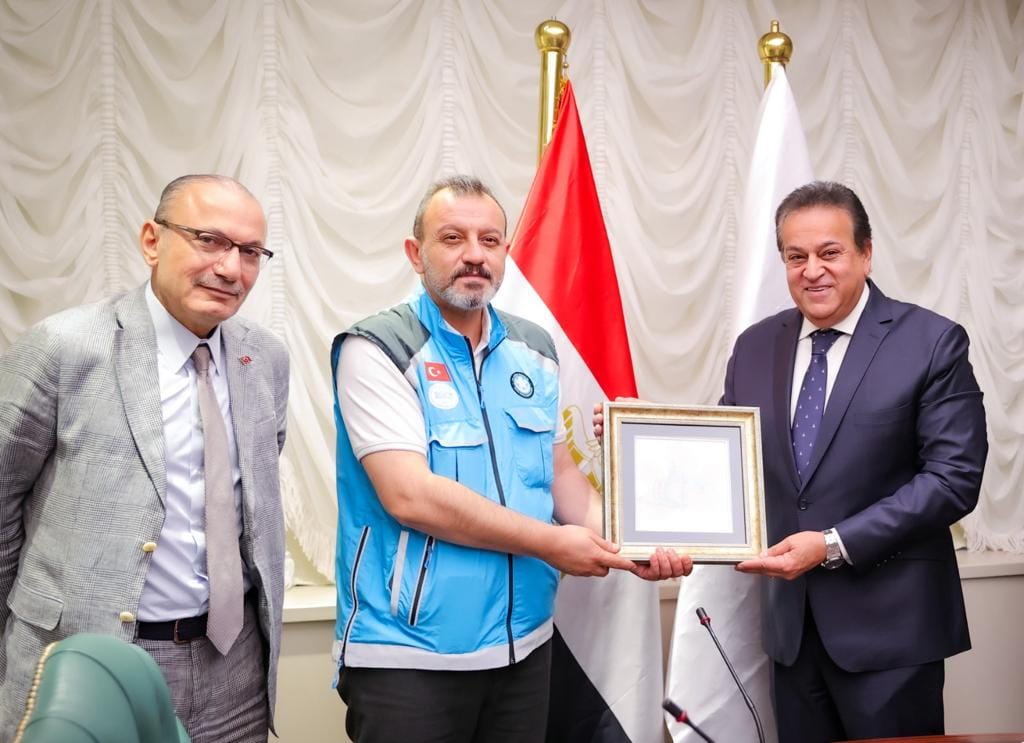 وزير الصحة يلتقي السفير التركي لبحث سبل التعاون لإيصال الإغاثات الطبية لأهالي غزة