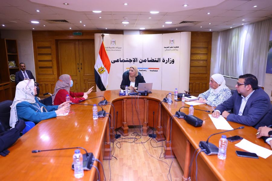 وزيرة التضامن الاجتماعي تلتقي أدمن وممثلي جروب الزوجة المعاقة