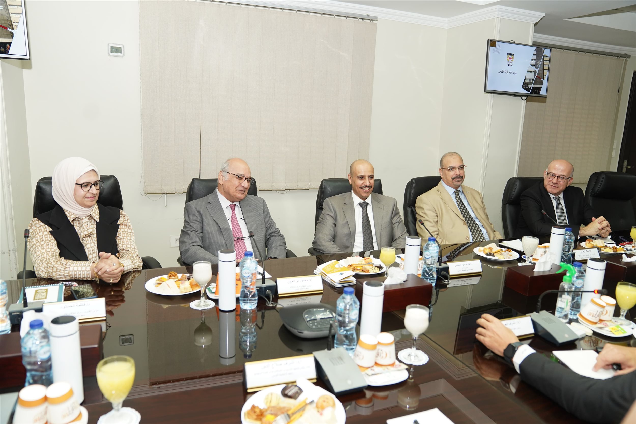 بحث سبل تعزيز التعاون بين معهد التخطيط القومى والمعهد العربي
