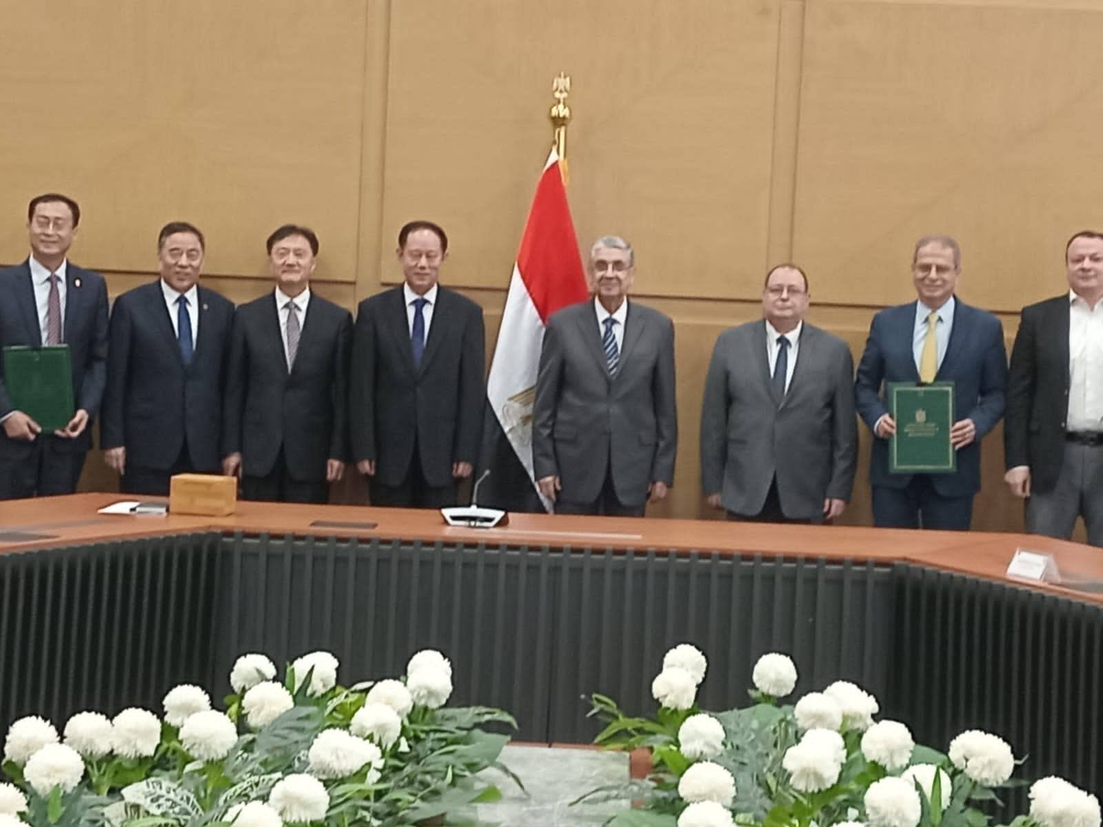 توفيع تعاون بين وزير الكهرباء والشركات الصينية