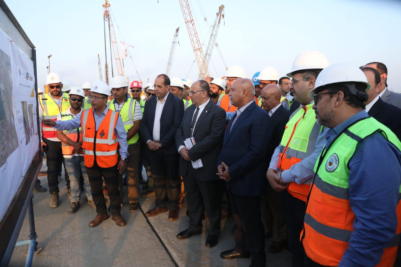 وزير النقل في جولة تفقديه بميناء دمياط البحري